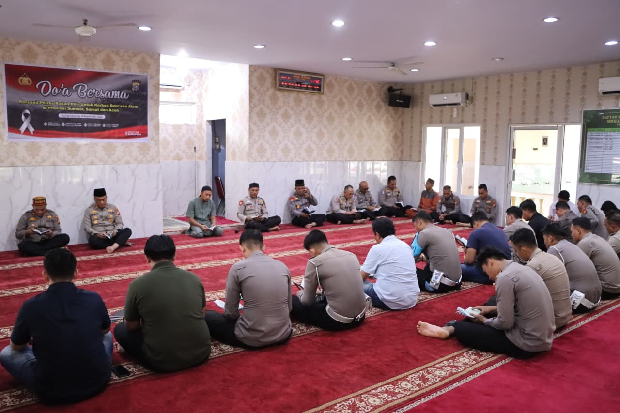 Polri di Rohil Berdoa Bersama Warga Menyatukan Empati untuk Sumbar, Sumut, dan Aceh
