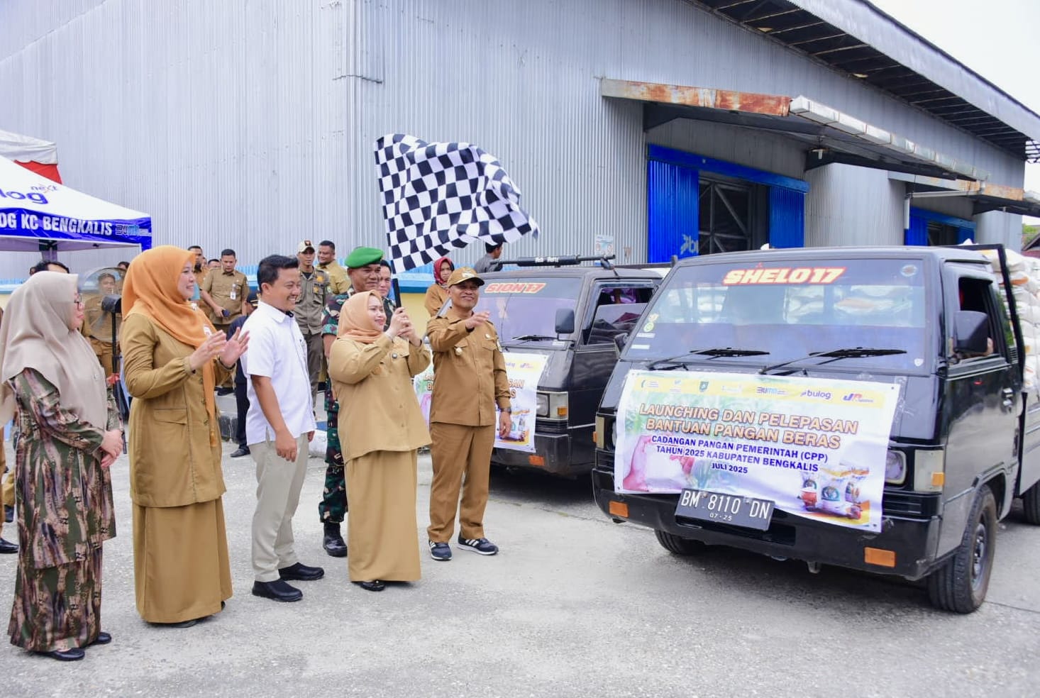 Bupati Bengkalis Resmi Lepas Bantuan Beras CPP 2025 dan Luncurkan Program SPHP