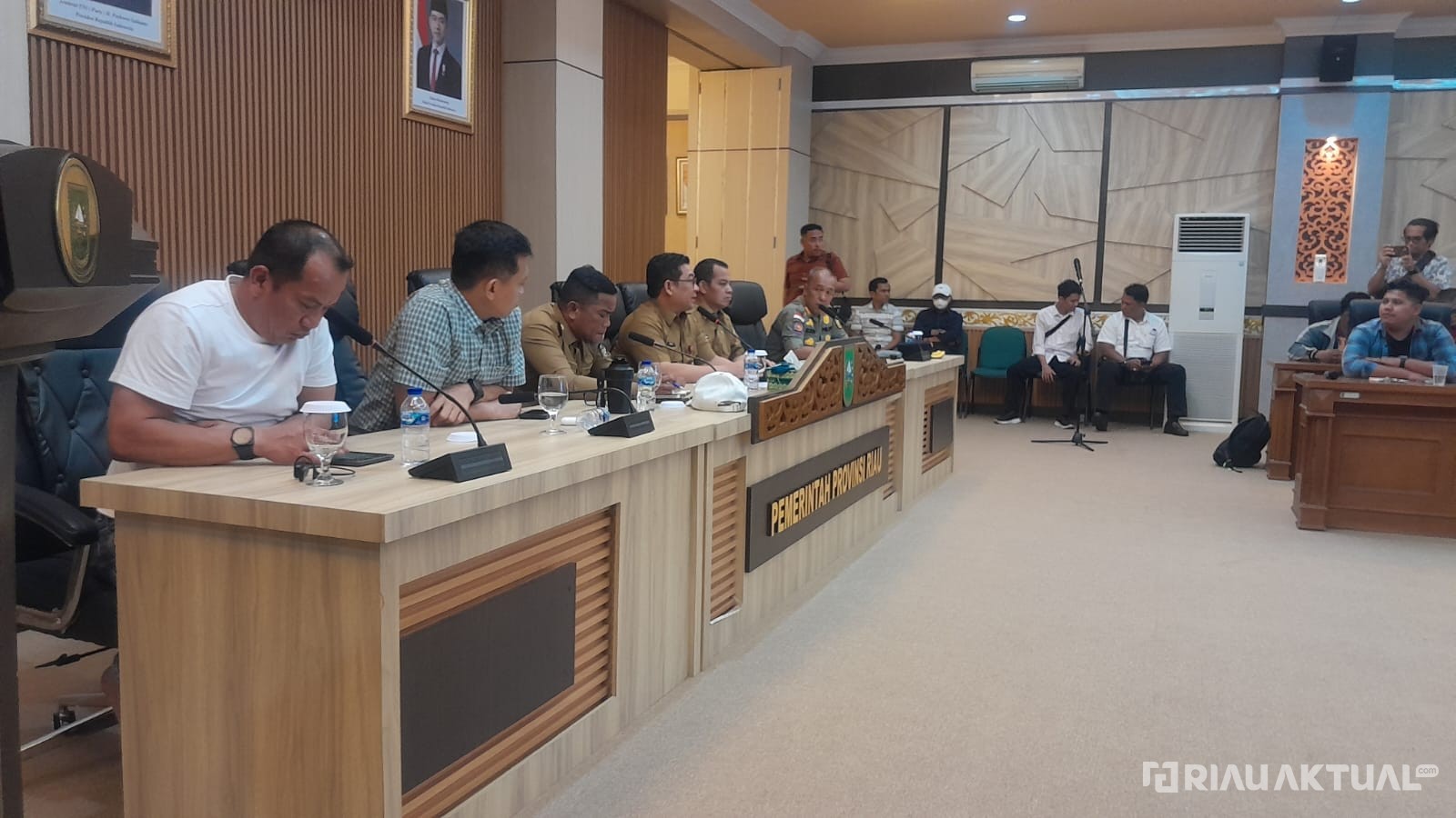 Kadisbun Riau dan Bupati Pelalawan Temui Massa Aksi TNTN: Pendataan Jadi Langkah Awal Cari Solusi