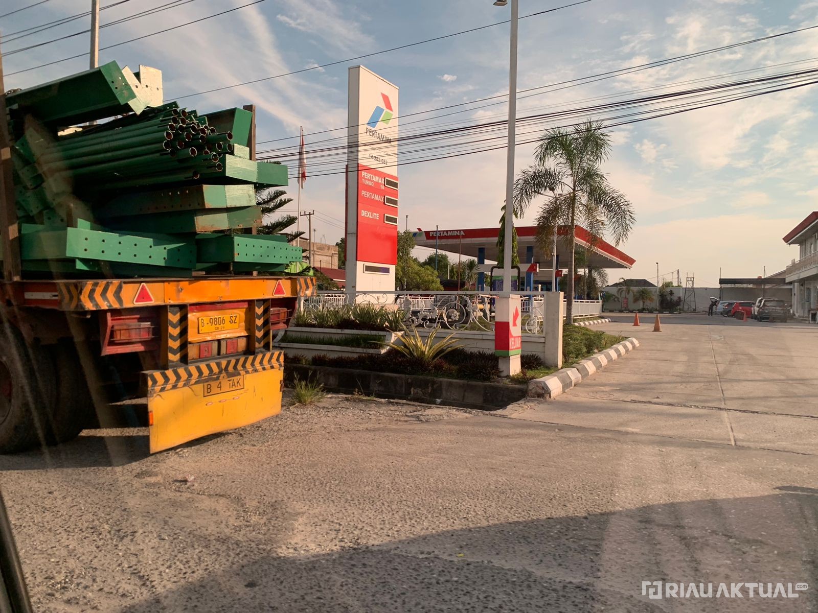 Pertamina Angkat Bicara Soal Antrean Panjang Solar di SPBU