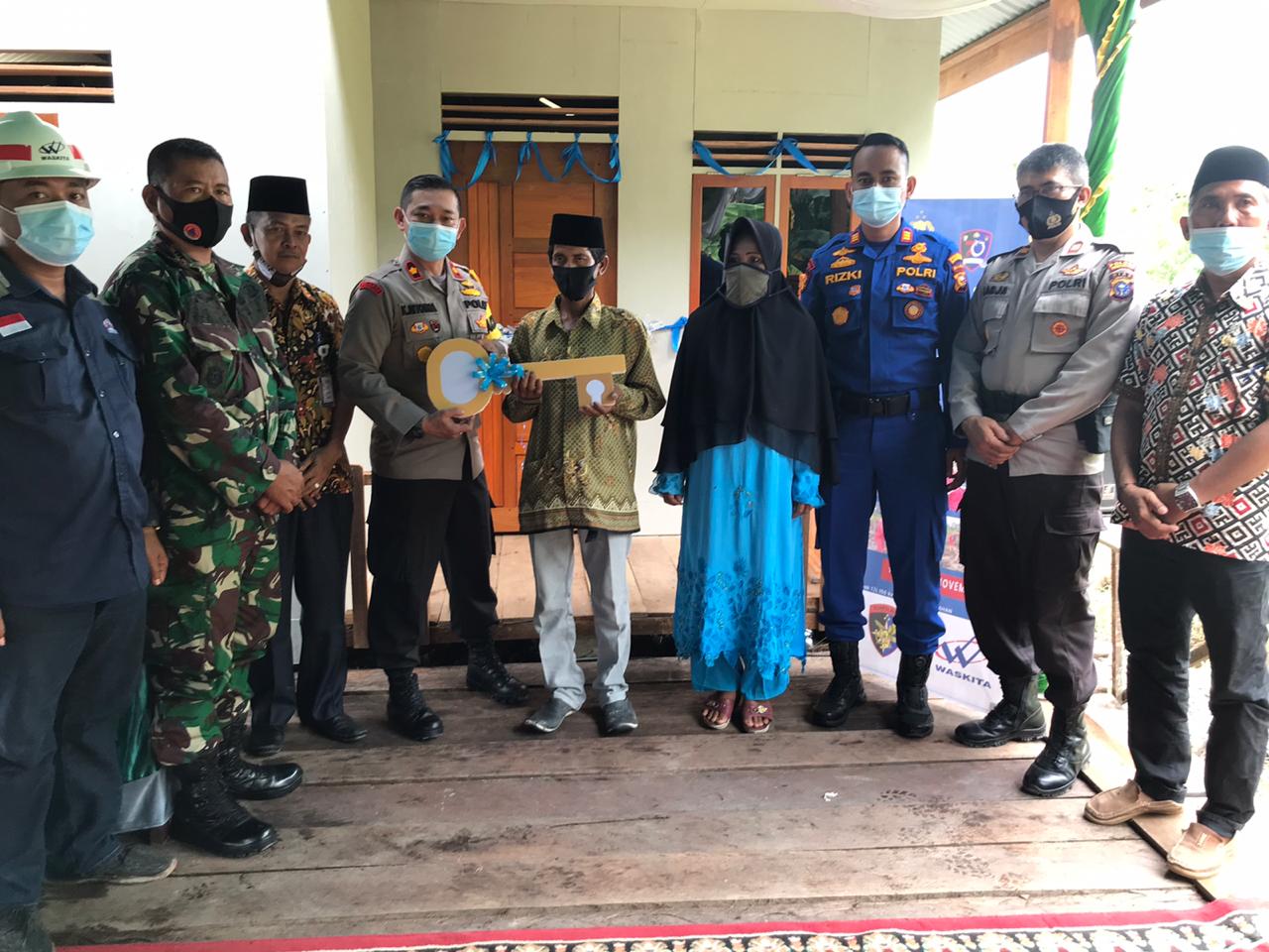 Yusuf Terima Bantuan Bedah Rumah Pada Peringatan HUT Sat Polair ke 70