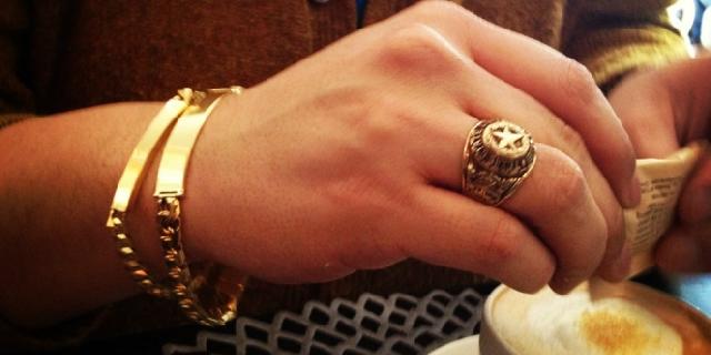 Ini dia Larangan Cincin Emas untuk Laki-Laki Berdasarkan Hadits & Sains