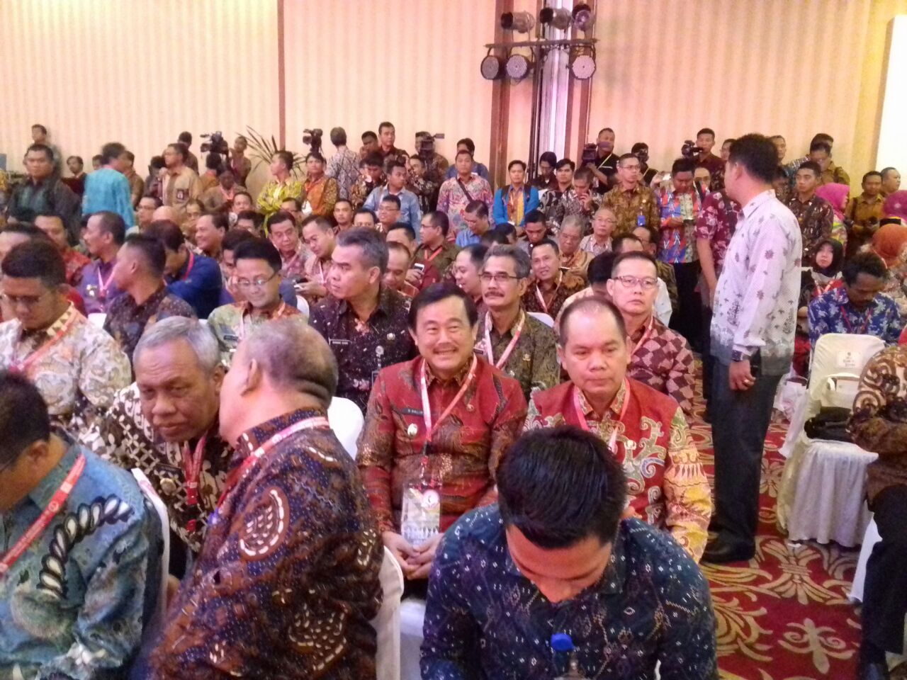 Wabup H. Halim Terima Penghargaan Kota Layak HAM Untuk Kuansing di Solo