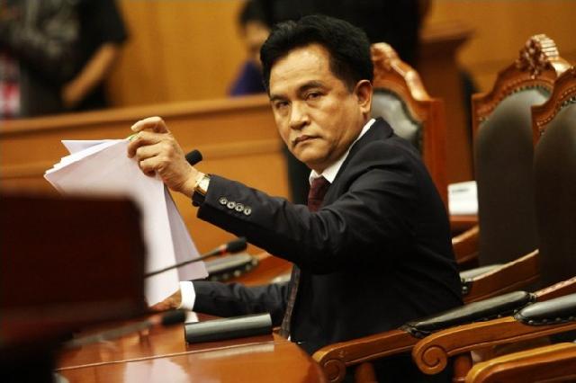 Yusril Tantang Ahok Tak Sembunyi di Balik Camat