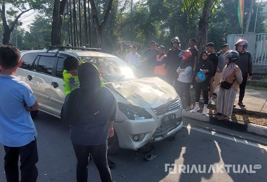 Dua Pejoging Ditabrak Innova di Jalan Sudirman Pekanbaru, Satu Luka Berat