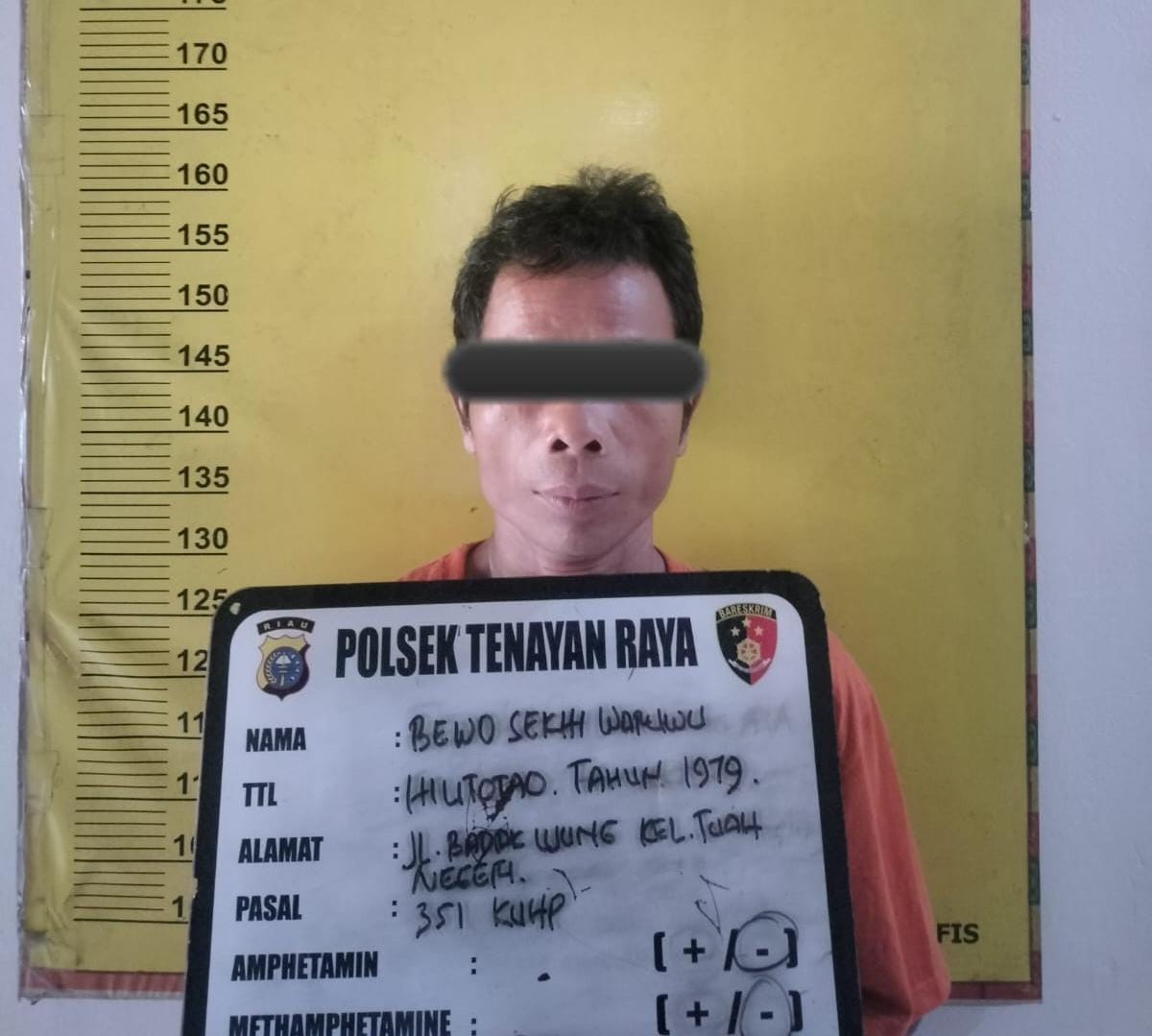 Seorang Pria di Tenayan Raya Bacok Kepala Tetangganya Akibat Emosi