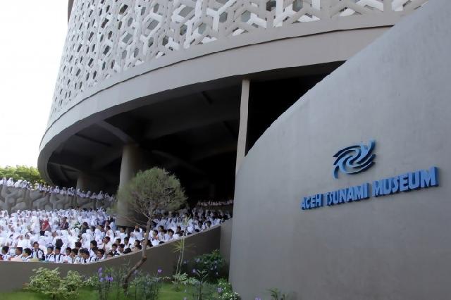 Peringati tsunami, Aceh berzikir dan kibarkan bendera setengah tiang