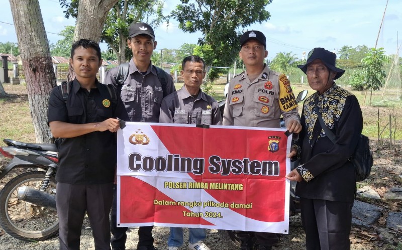 Bhabinkamtibmas Teluk Pulau Hulu Bersama Panwascam Bersinergi Ciptakan Pilkada Aman dan Damai