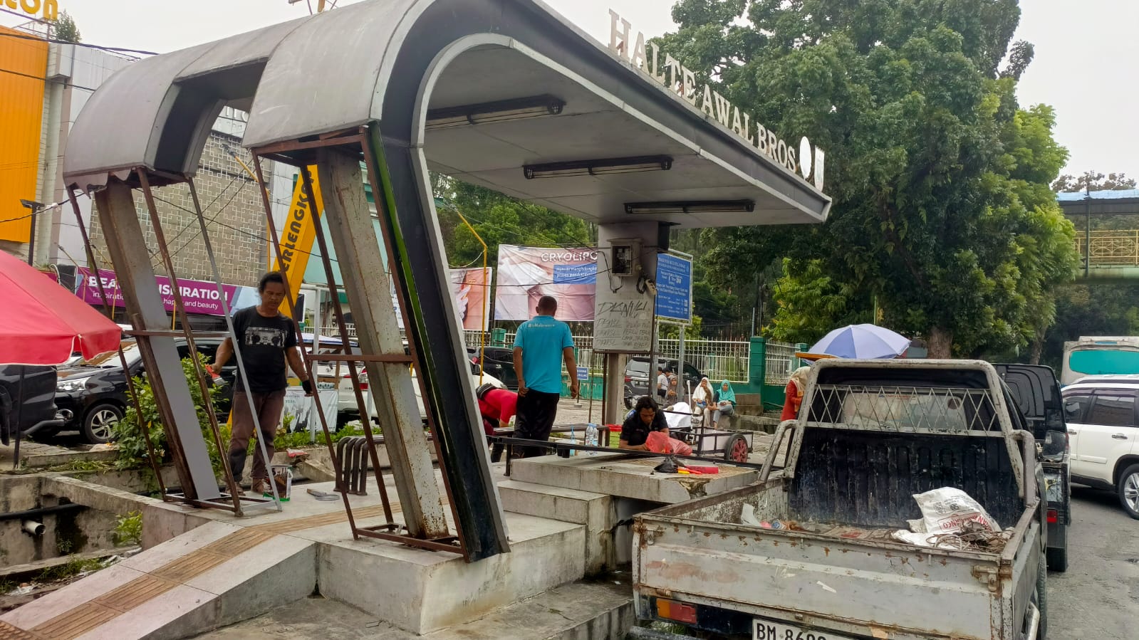 Non APBD, Pemko Pekanbaru Gandeng Swasta Perbaiki Halte Bus TMP