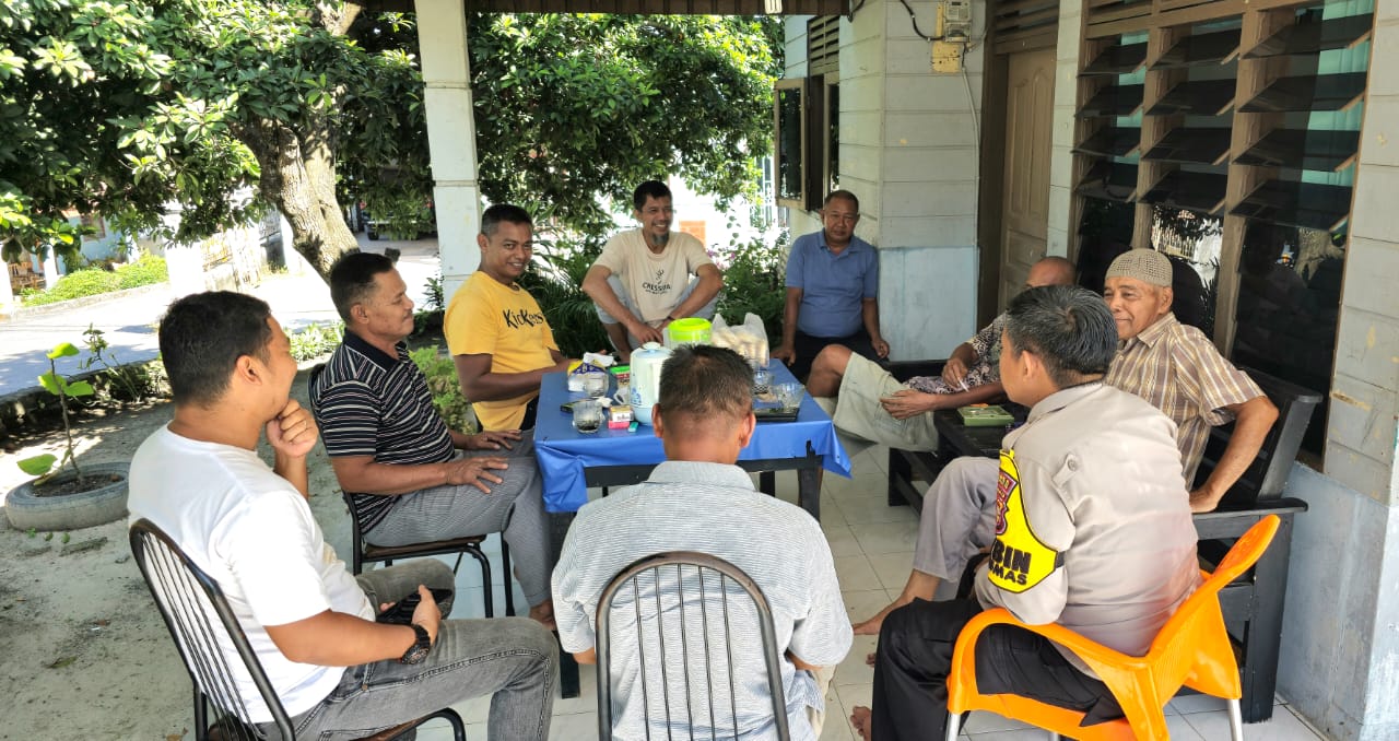 Bhabinkamtibmas Polsek Pinggir Sosialisasi Pilkada 2024