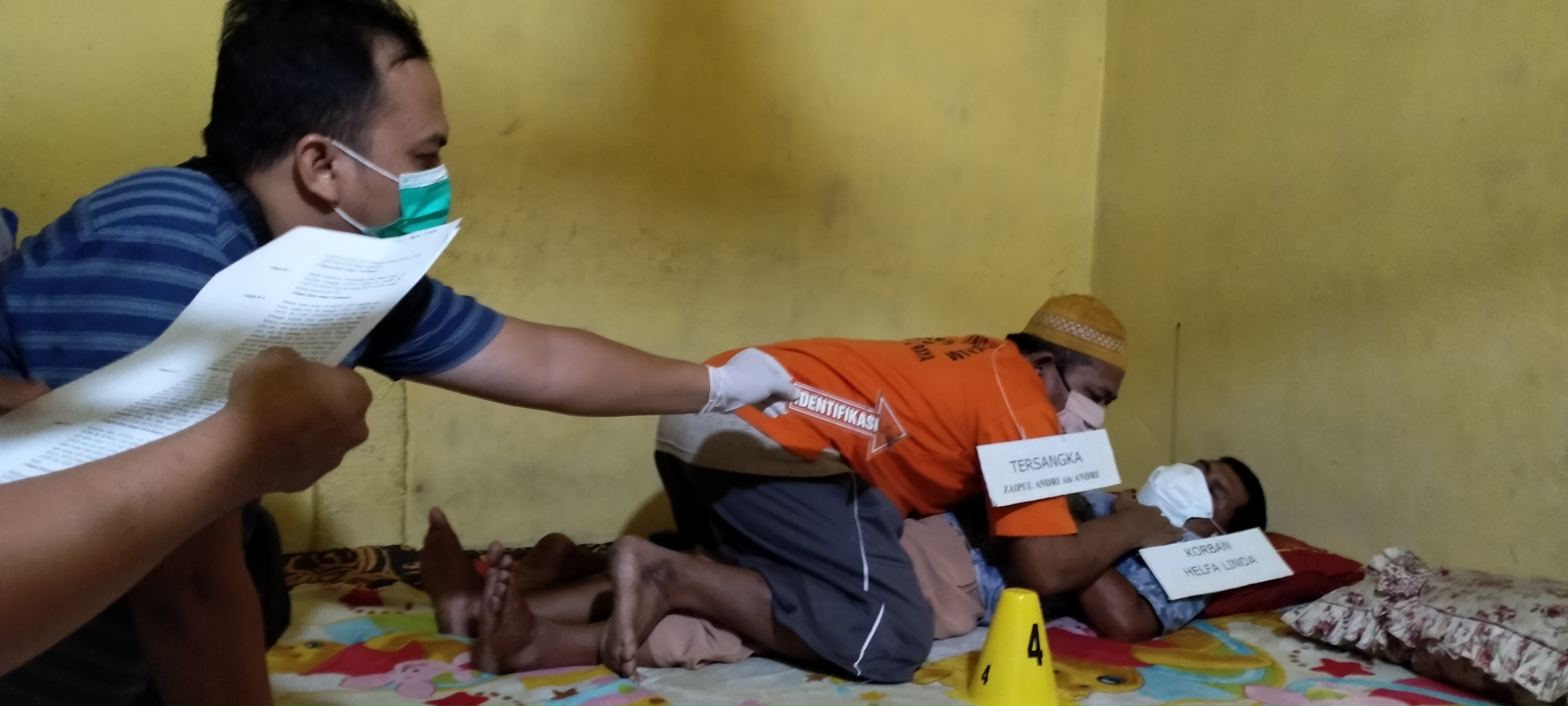 Kasus Penemuan Mayat di Kamar Hotel Sepupu Satria, Pelaku Peragakan 10 Adegan