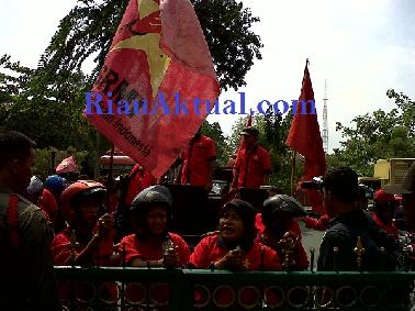 Kantor Bupati Pijay Didemo Warga
