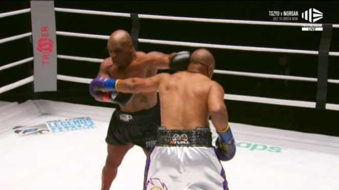 Ini Bukti Menyeramkan Mike Tyson Kangkangi Roy Jones