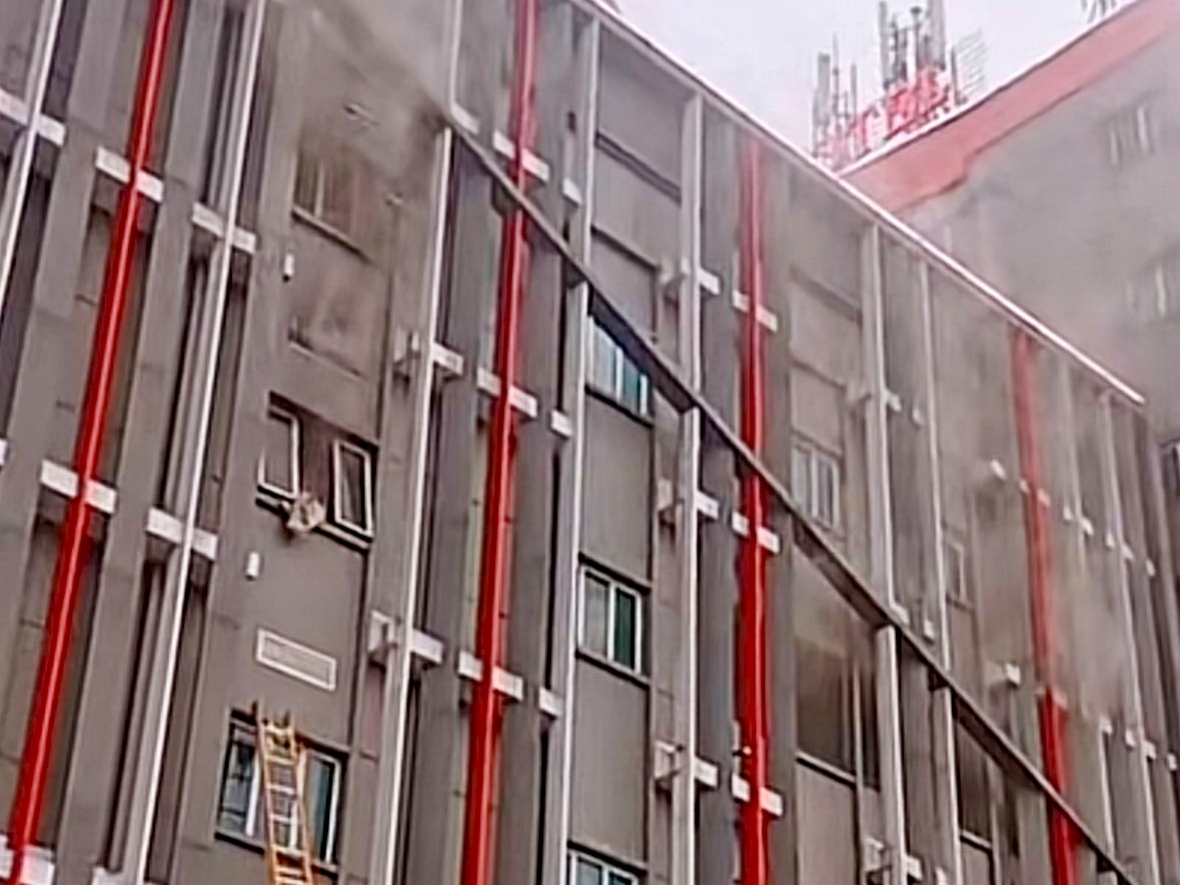 Hotel New Hollywood Pekanbaru Terbakar, Api Diduga dari Kamar di Lantai 5