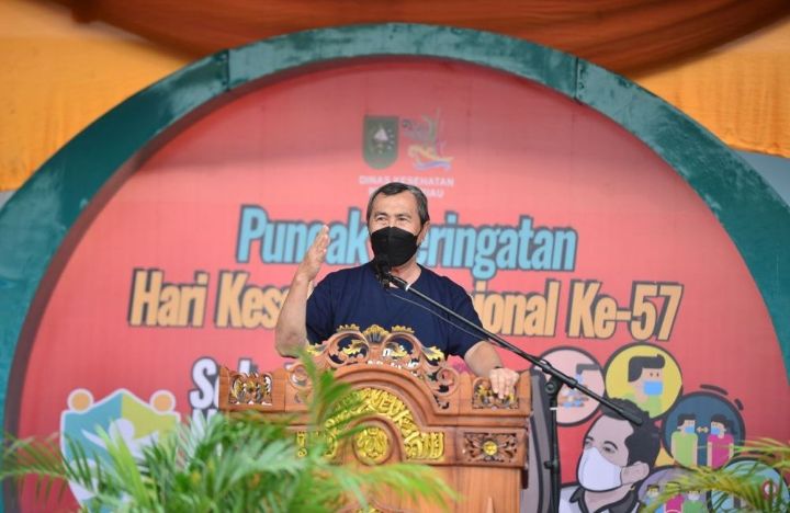 Buka Vaksinasi Massal di SMUN 2 Siak Hulu, Gubri Ingatkan Masyarakat jangan Lengah Prokes