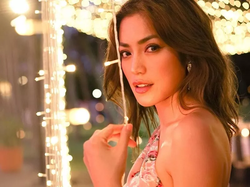 Jessica Iskandar Pamer Bahu Mulus, Netizen: JLo Indo