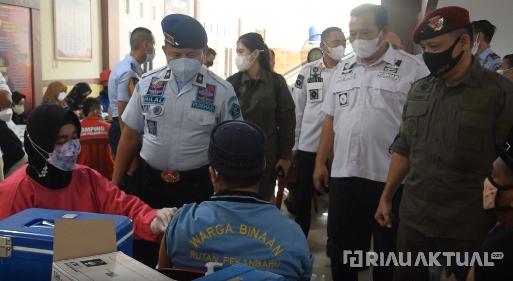 Sinergi Dengan Binda Riau, Rutan Pekanbaru Gelar Vaksinasi Warga Binaan