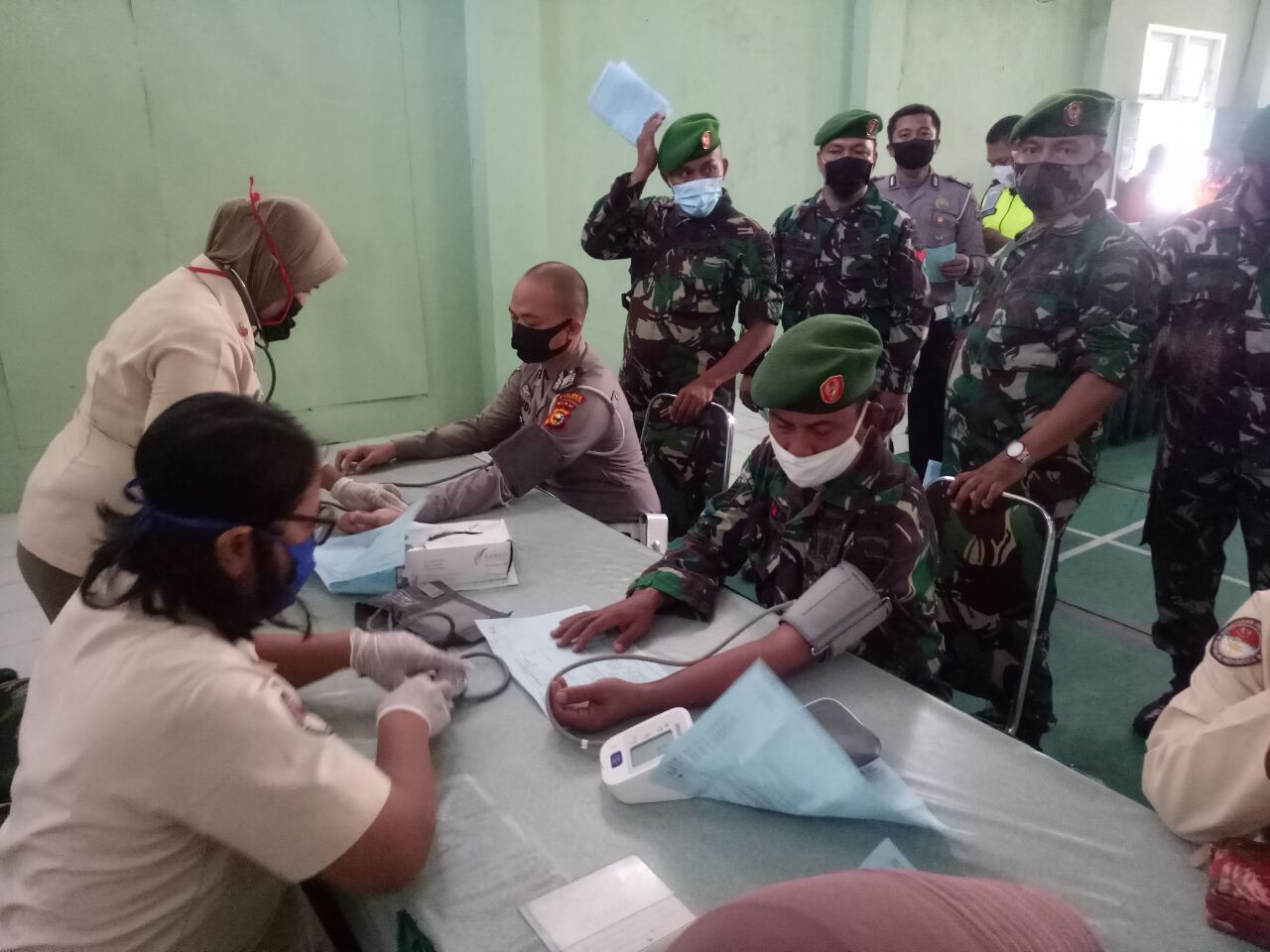 Peringati HUT Kodam I/BB ke-70, Personil Koramil 01/Bkn Lakukan Giat Donor Darah