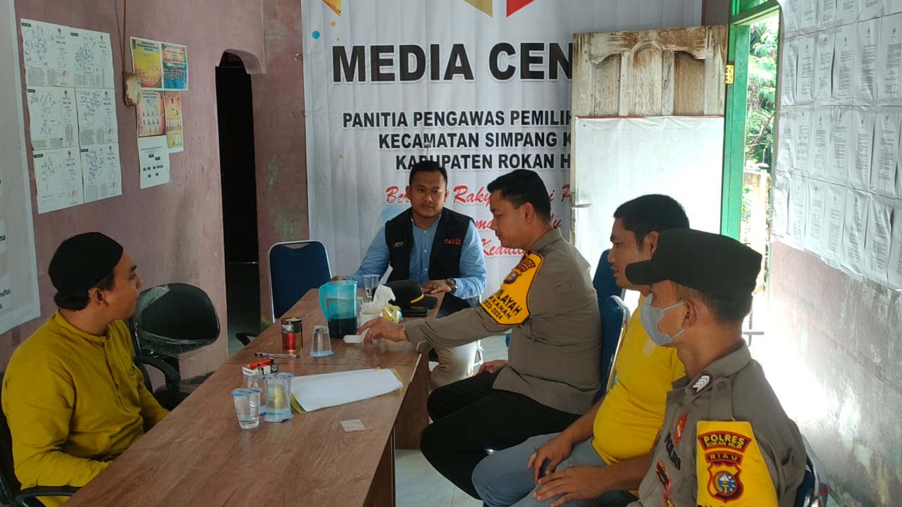 Kapolsek Simpang Kanan Adakan Cooling System Pemilu Damai di Kantor Panwascam