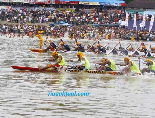 Hadiah Pacu Jalur Event Nasional Tahun 2017 Tidak Lagi Berupa Ternak, Tapi Uang, ini Rinciannya