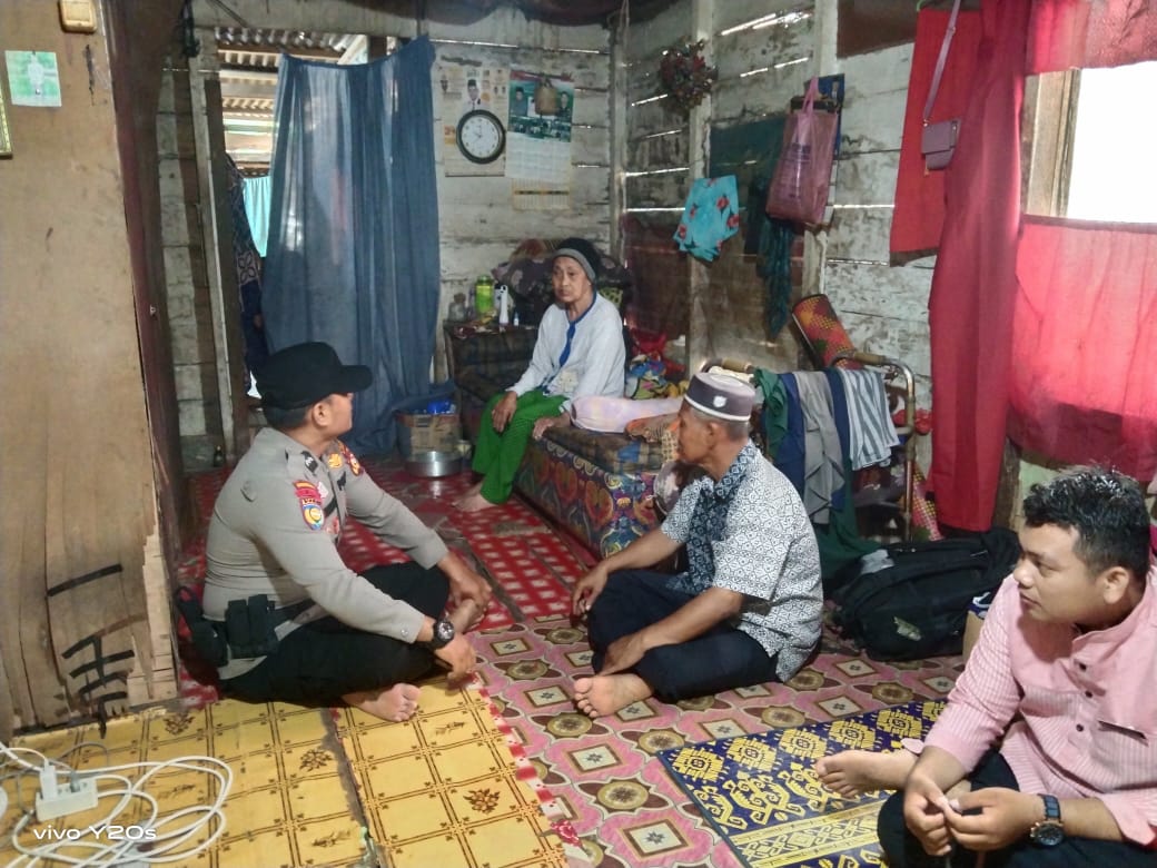 Sosialisasi Pemilu Damai di Rohil, Bhabinkamtibmas Sambangi Disabilitas