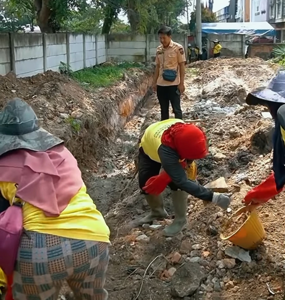 Penanggulangan Banjir, Pemko Pekanbaru Bongkar Bangunan Liar Tutupi Drainase