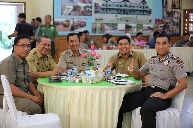 Asisten II Inhil Hadiri Seminar Pencegahan Karlahut di Pekanbaru