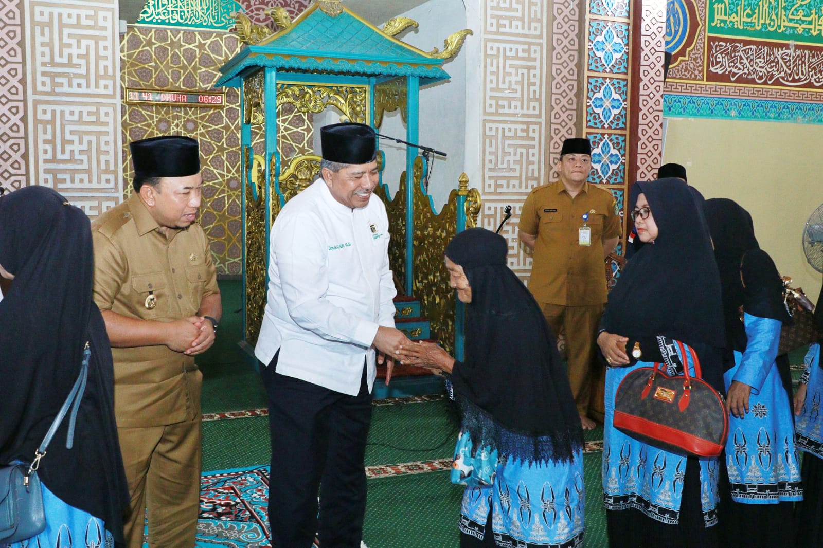 Berangkat Haji, Pemuda 20 Tahun di Siak Gantikan Bapaknya yang Wafat