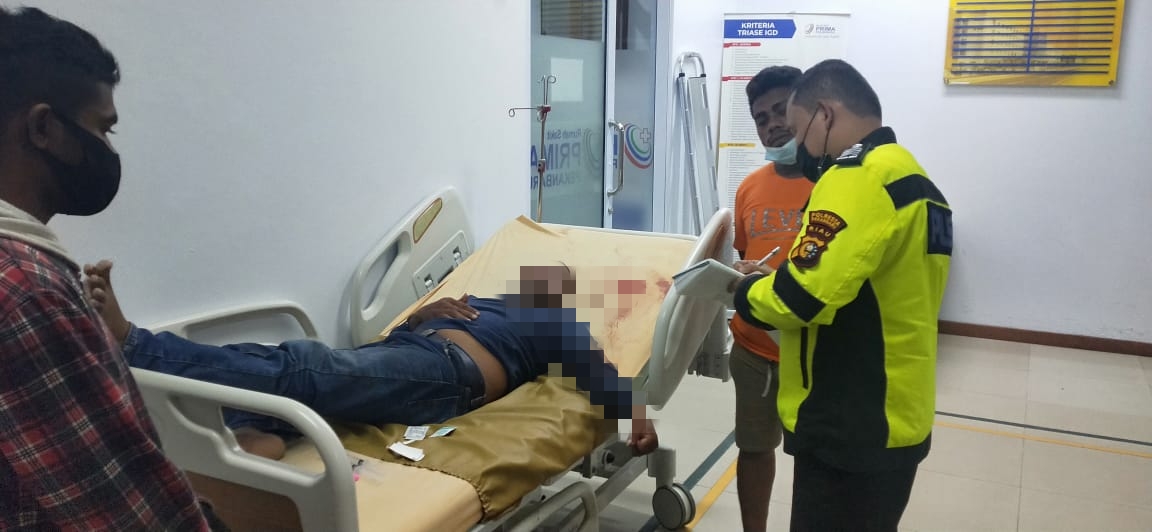 Pemotor Terkapar Usai Tabrak Pembatas Fly Over SKA