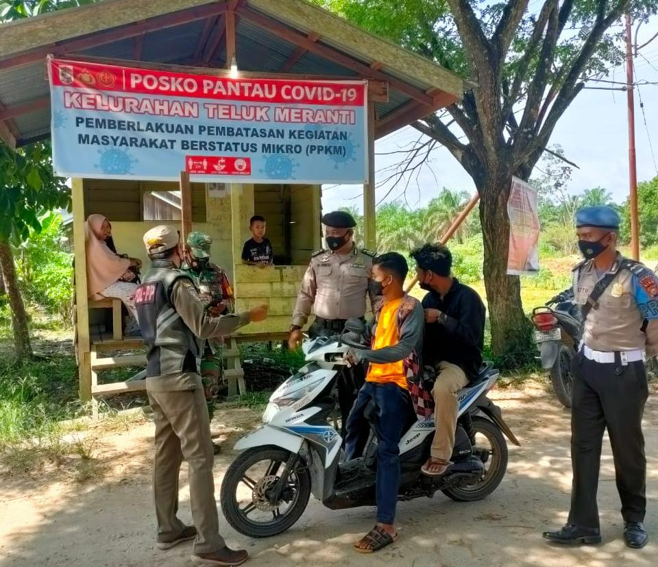 Polsek Teluk Meranti dan Satpol PP, Pantau Penerapan Prokes Warga Setempat