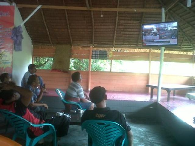 Warga Pekanbaru Antusias Ikuti Putusan MK Lewat TV