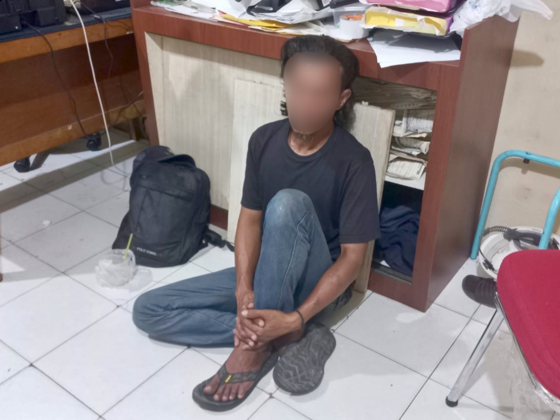 Sentuh Pipi Anak Orang, Dua Penumpang Bus Pekanbaru Baku Hantam