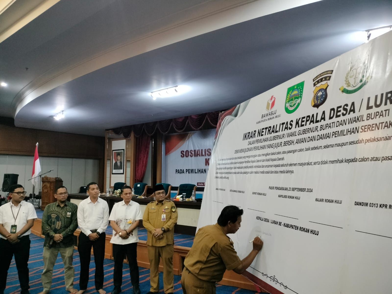 Kasat Reskrim Polres Rohul Sosialisasikan Netralitas Kepala Desa pada Pilkada 2024