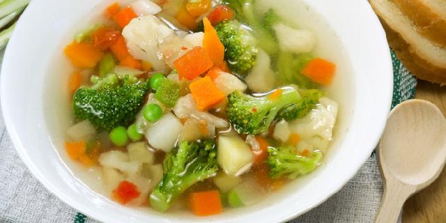 Bosan minum jus? Coba konsumsi sup pelangsing tubuh ini