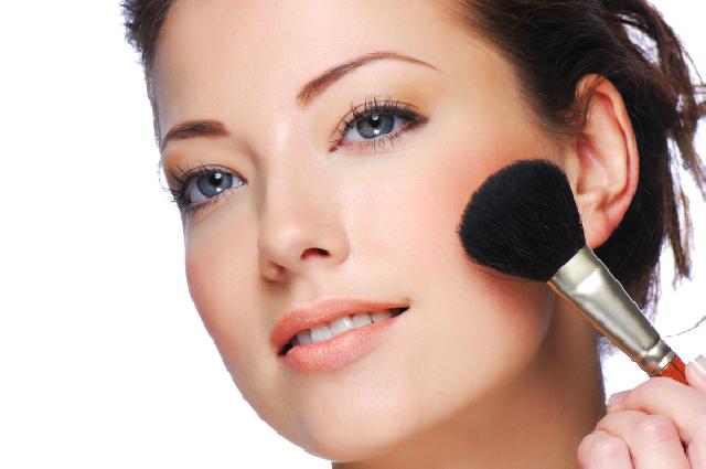 Tiap Senin, Wanita Dandan Lebih Lama