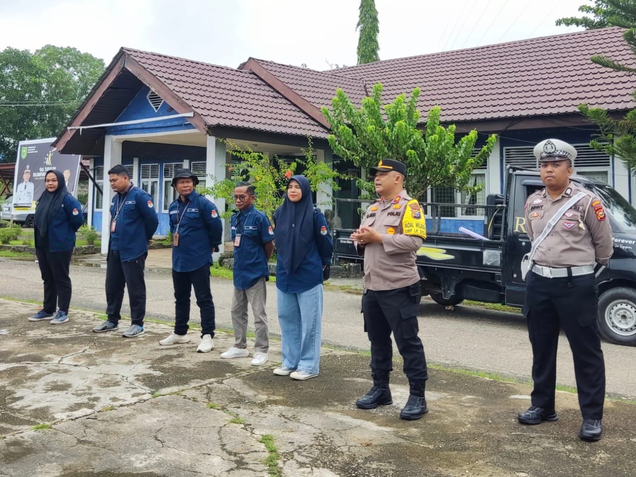 Penertiban APK di Lirik, Kapolsek Ajak Jaga Situasi Kondusif