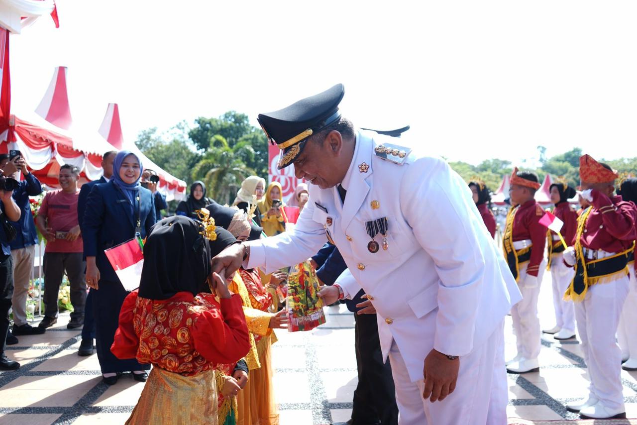 Ratusan Anak di Rohul Tampilkan Tarian Massal, Meriahkan HUT RI ke-80