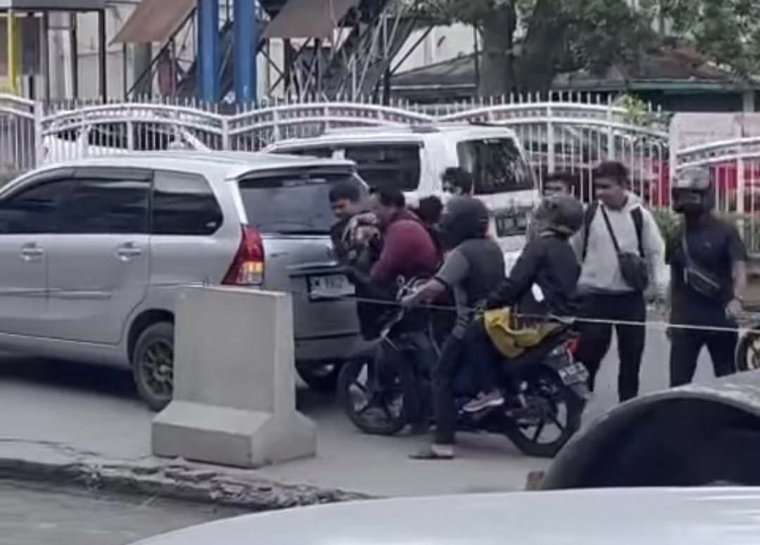 Pria Diduga Copet Diamankan Massa, Terjatuh Saat Melarikan Diri