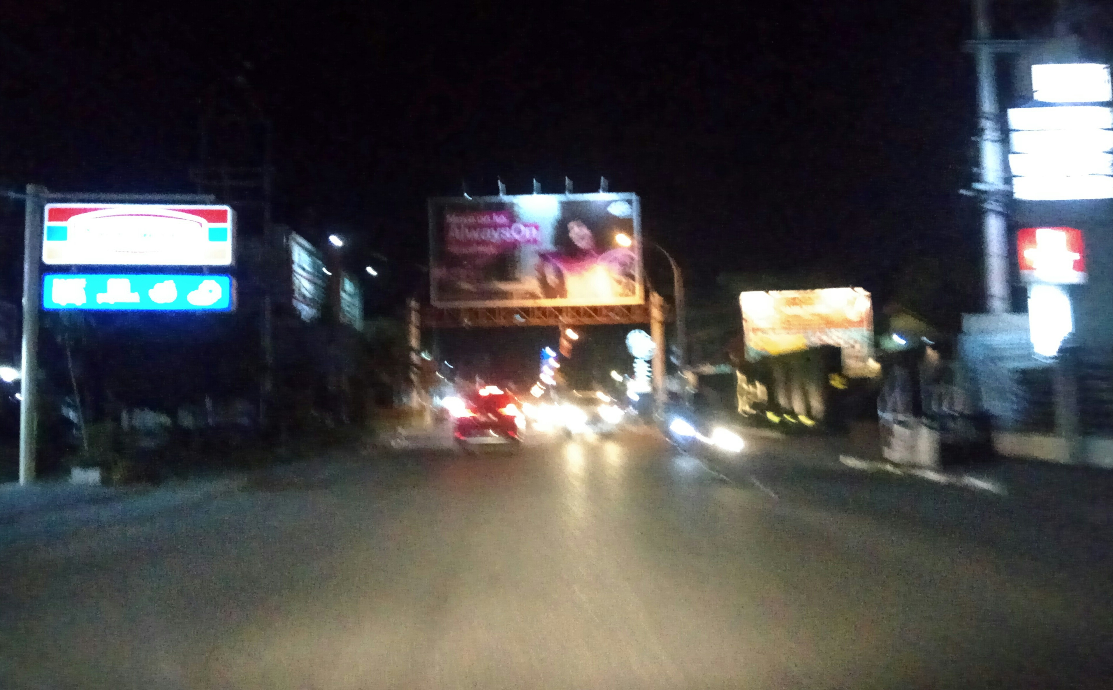 Oknum Pengusaha di Pekanbaru Masih Saja Pasang Iklan di Median Bando