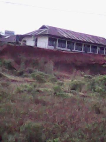 Dibangun di Atas Bukit, Kepsek SMPN 3 Kampar Mulai Mengeluh