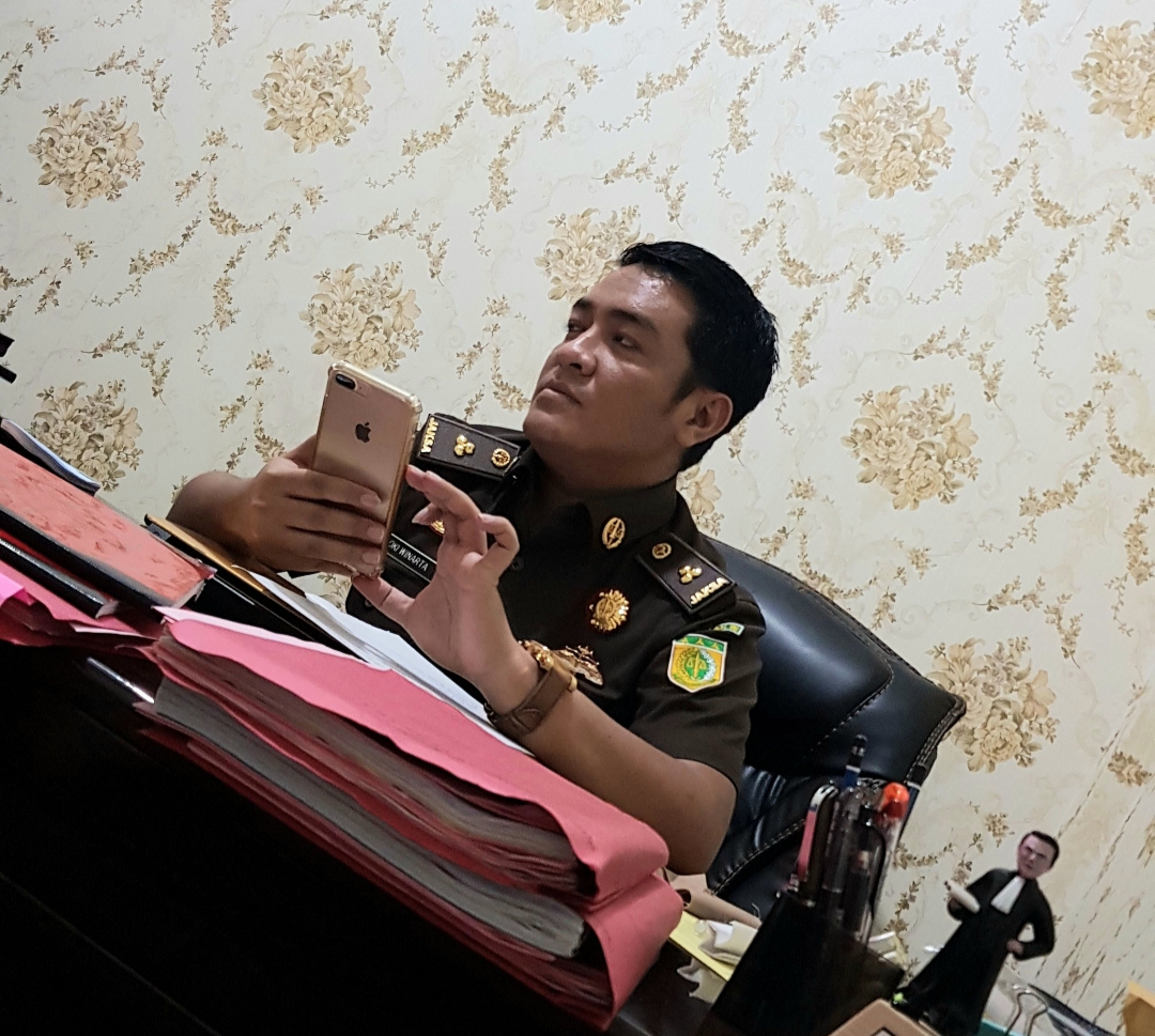 Awal Juni Kejari Bengkalis Musnahkan BB 560 Handphone