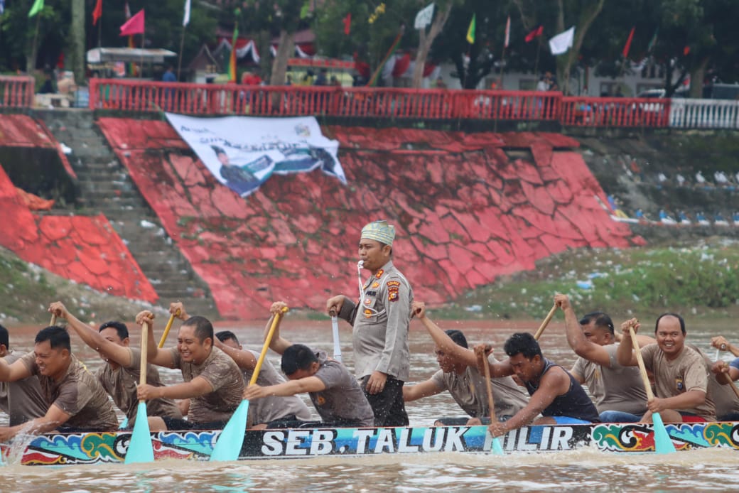 Kapolres Kuansing Berpartisipasi dalam Pacu Jalur Eksibisi 2024