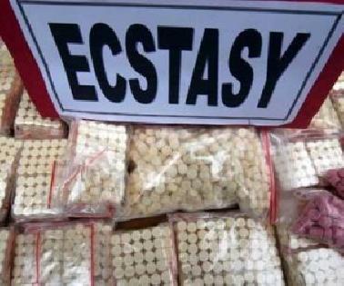 300 Butir Pil Ekstasi Diamankan BNN Dari Tangan Oknum TNI di Jalan Paus Pekanbaru