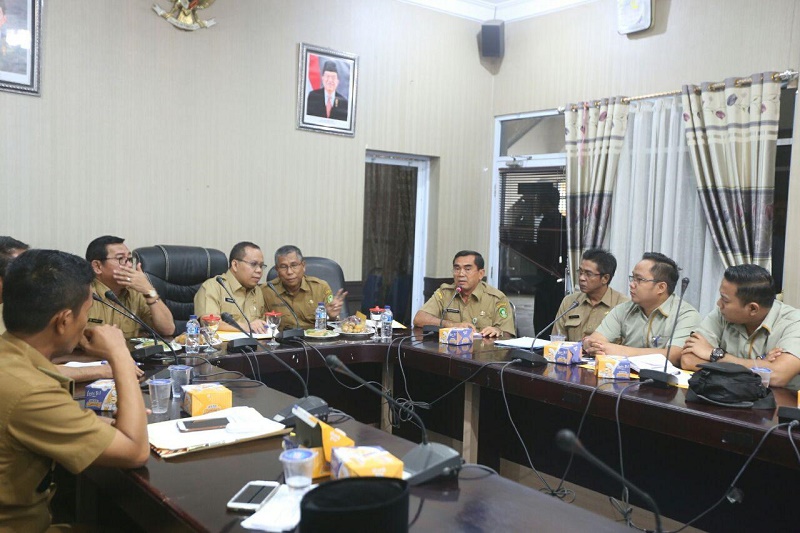 Bupati Meranti Pimpin Rapat Pelaksanaan Rastra dan Bantuan Non Tunai 2018