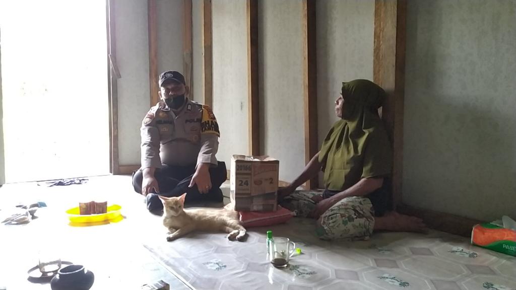 Polsek Siak Kecil Bantu Warga Kurang Mampu di Desa Sadar Jaya