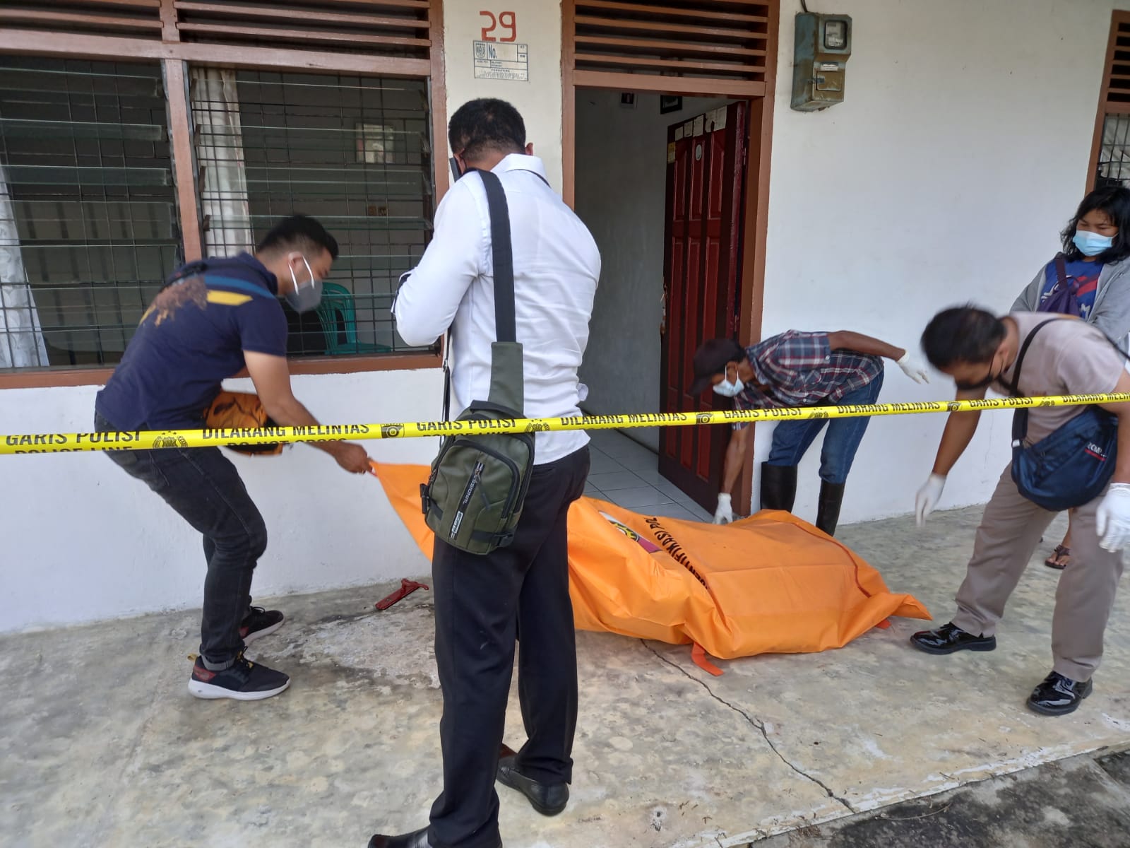 Warga Kampung Melayu Sukajadi Dihebohkan Temuan Sesosok Mayat Perempuan Tergantung