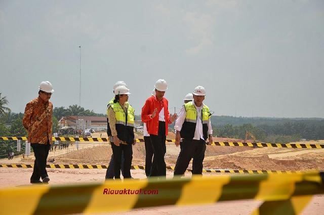 Jokowi Sebut Tol Pekanbaru-Dumai Sudah Cepat Dikerjakan, Tol Pekanbaru-Padang Menyusul