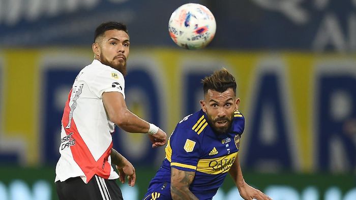 Aneh! Bola 'Tolak' Masuk ke Gawang di Superclasico Argentina