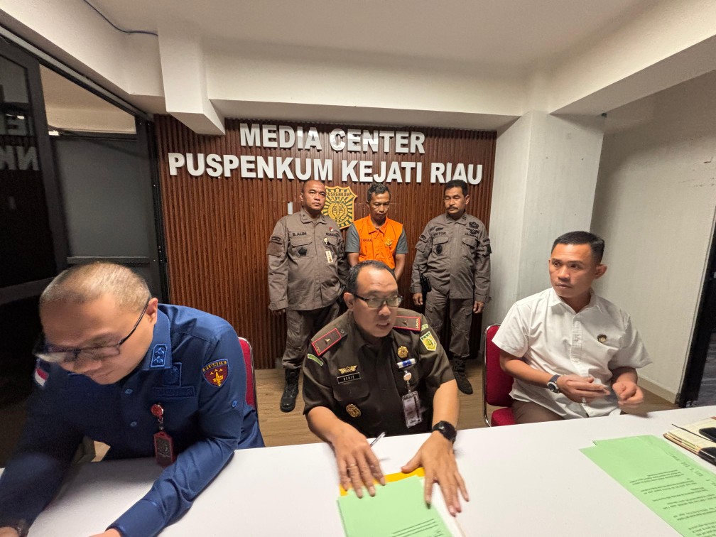 Kejati Riau Tangkap Buronan Edi Setiawan Korupsi Dana Desa Rp621 Juta di Kuansing