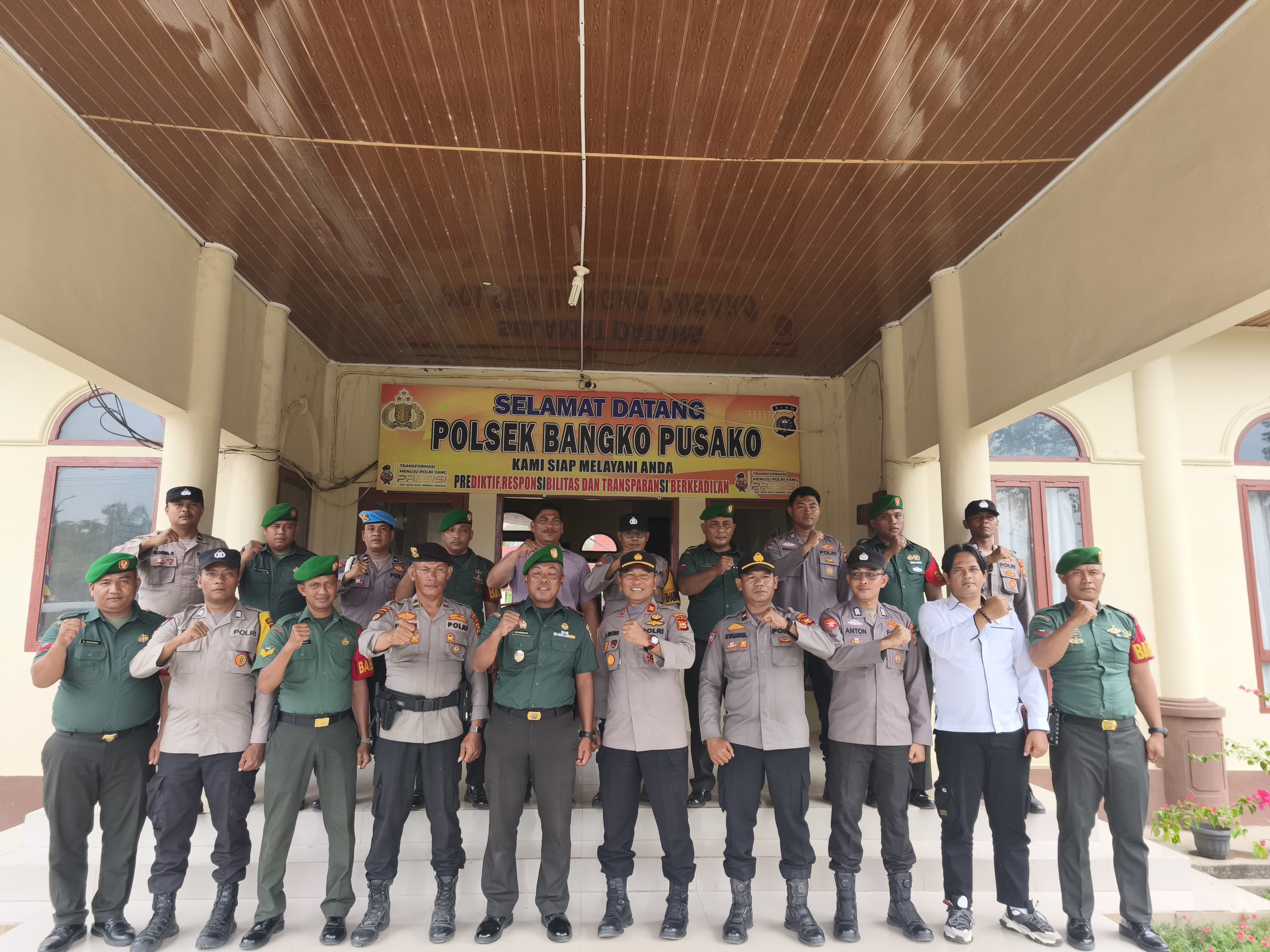 Koramil 05 Rimba Melintang Beri Ucapan HUT Bhayangkara ke-79 di Polsek Bangko Pusako